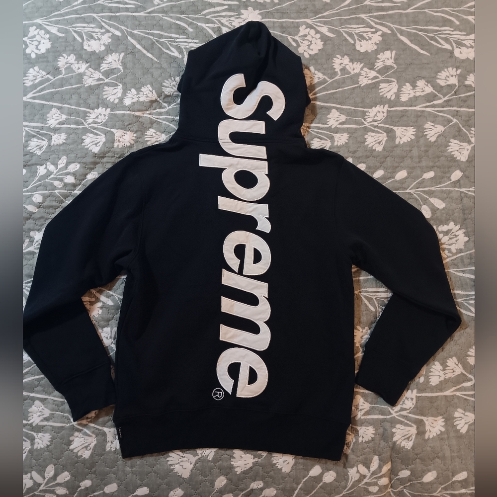 Supreme Navy Sweater with Iconic Vertical Branding